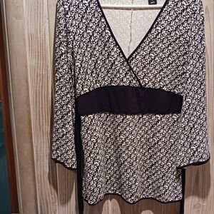 NY & CO. 3/4 Bell sleeve tunic top black and white Size Medium